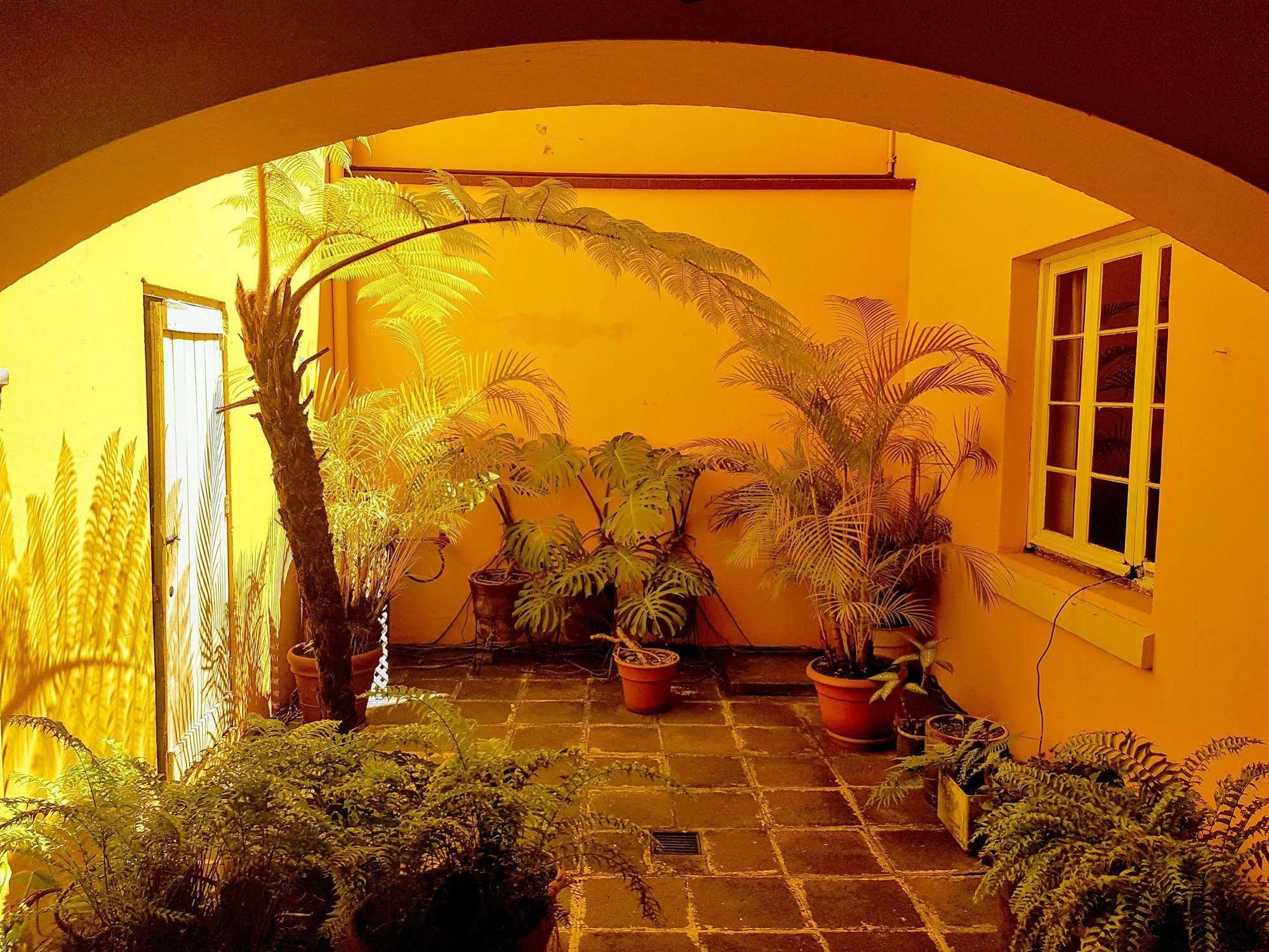 Casa Carmel Bed & Breakfast Guatemala City Exterior photo